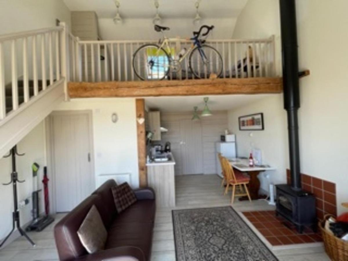 Bike Shed - Beautiful 1-Bed Cottage In Shorwell Exterior photo